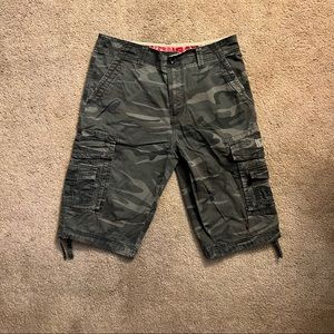NWOT. Men’s camo shorts
